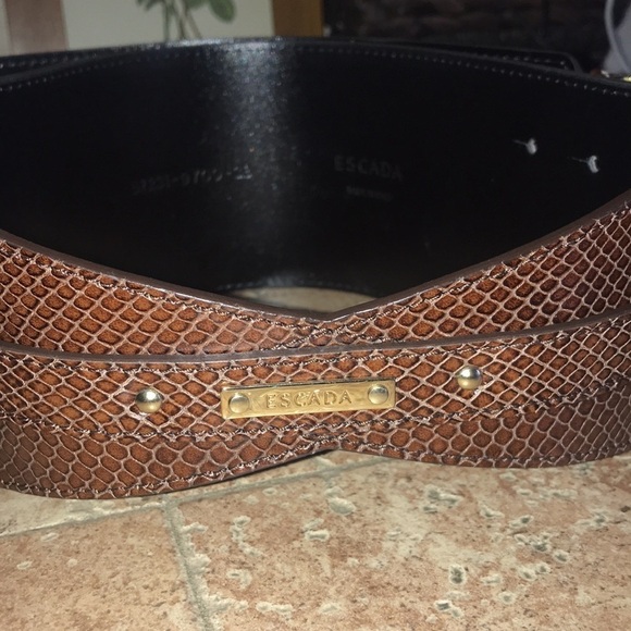NWT Escada Leather Wide Waist Woman display picture 3